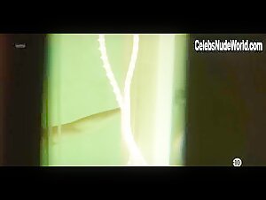Yuliya Mayarchuk Brunette , Explicit in La porta rossa (series) (2017) 8