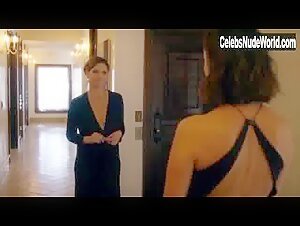 Sarah Michelle Gellar Kissing Nathalie Kelley Cruel Intentions Unaired Pilot (2016) Loadmachine 4