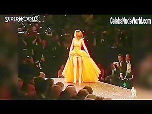 Laetitia Casta Victorias Secrets Fashion Shows (1997 2000) 17