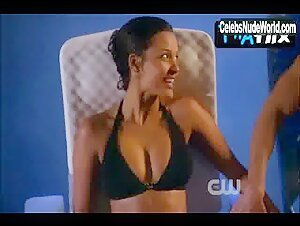 Jessica Lucas sexy in Melrose Place 14