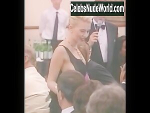 Scarlett Johansson sideboob 9