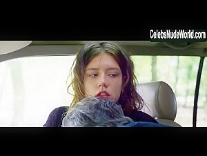 Adele Exarchopoulos Public , Sexy Butt in Orphan (2017) 6