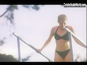 Melissa Joan Hart Blonde , Bikini scene in Sabrina, the Teenage Witch (1996) 9