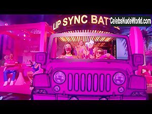 Sarah Hyland, Nicole Scherzinger Sexy scene in Lip Sync Battle (2015-2018) 2