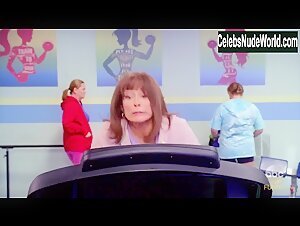 Patricia Heaton underwear, Sexy scene in The Middle (2009-2016) 1