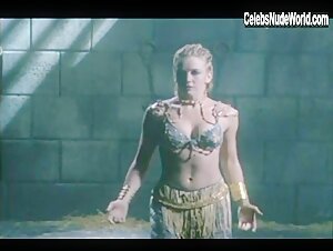 Renee O'Connor in Xena: Warrior Princess (1995-2001) scene 12