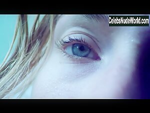 Sophie Turner Shower , Nude scene in Survive (2020) 5
