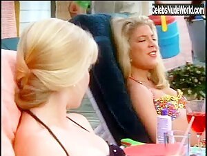 Tori Spelling bikini, Sexy scene in Beverly Hills, 90210 (1990-2000) 14