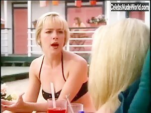 Tori Spelling bikini, Sexy scene in Beverly Hills, 90210 (1990-2000) 18