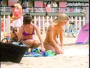 Tori Spelling Bikini , Beach scene in Beverly Hills, 90210 (1990-2000) 12