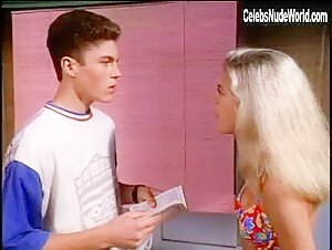 Tori Spelling Blonde , Babe scene in Beverly Hills, 90210 (1990-2000) 12