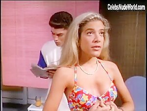 Tori Spelling Blonde , Babe scene in Beverly Hills, 90210 (1990-2000) 5