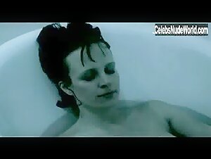 Angela Landis Nude, Bathtub scene in Anna's Eve (2004) 3