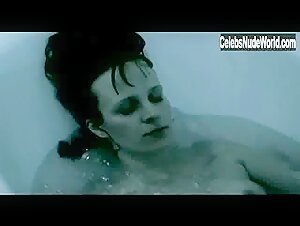 Angela Landis Nude, Bathtub scene in Anna's Eve (2004) 4