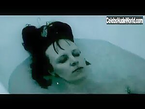 Angela Landis Nude, Bathtub scene in Anna's Eve (2004) 5