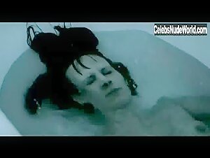 Angela Landis Nude, Bathtub scene in Anna's Eve (2004) 6