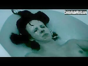 Angela Landis Nude, Bathtub scene in Anna's Eve (2004) 7