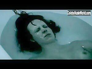 Angela Landis Nude, Bathtub scene in Anna's Eve (2004)