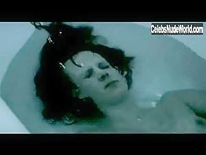 Angela Landis Nude, Bathtub scene in Anna's Eve (2004) 9