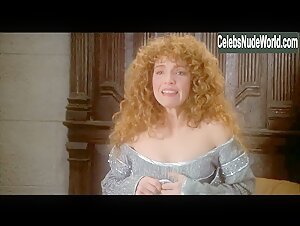 Amy Yasbeck Sexy, underwear scene in Robin Hood: Men in Tights (1993) 6