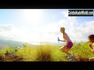 Angela Sprinkle Sexy scene in Hawaii Five-0 (2010-2020) 6