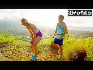 Angela Sprinkle Sexy scene in Hawaii Five-0 (2010-2020) 7