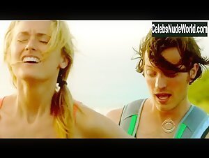 Angela Sprinkle Sexy scene in Hawaii Five-0 (2010-2020)
