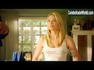 April Bowlby Sexy scene in CSI: Crime Scene Investigation (2000-2015) 14