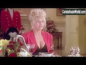 Camille Coduri Sexy scene in King Ralph (1991) 7