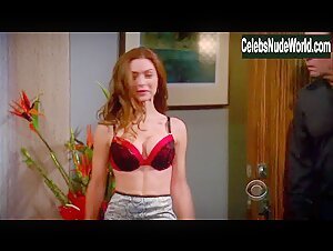 Brooke Lyons underwear, Sexy scene in Two and a Half Men (2003-2015) 16