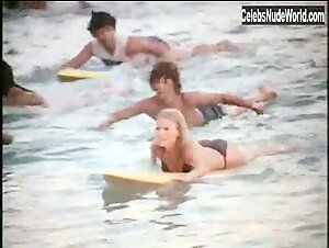 Cheryl Ladd bikini, Sexy scene in Charlie's Angels (1976-1981) 9