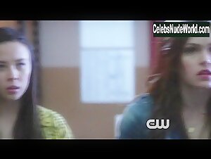 Chelsea Gilligan Kissing , Cleavage scene in Star-Crossed (2014) 8