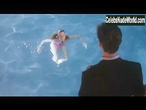 Courtney Thorne-Smith bikini, Sexy scene in Side Out (1990) 4