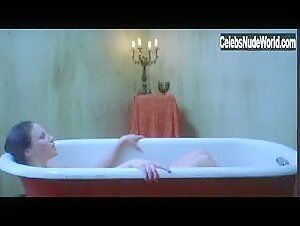 Courtney Kocak Bathtub , Gore scene in Apocalypse and the Beauty Queen (2005) 2