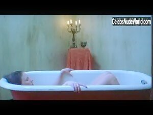 Courtney Kocak Bathtub , Gore scene in Apocalypse and the Beauty Queen (2005) 3