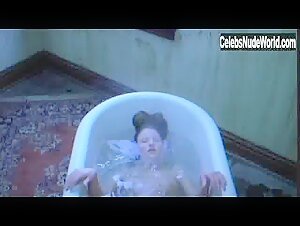 Courtney Kocak Bathtub , Gore scene in Apocalypse and the Beauty Queen (2005) 4