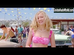 Kirsten Dunst, Eliza Dushku, Tsianina Joelson, Nicole Bilderback, Clare Kramer Sexy, bikini scene in Bring It On (2000) 18