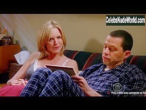 Courtney Thorne-Smith Blonde , Cleavage scene in Two and a Half Men (2003-2015) 15