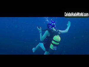 Claire Holt Blonde , Diving scene in 47 Meters Down (2016) 2
