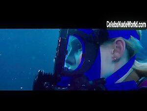 Claire Holt Blonde , Diving scene in 47 Meters Down (2016) 5