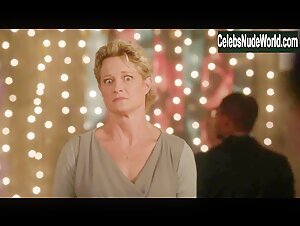 Amanda Leighton, Cierra Ramirez lesbian, Sexy scene in The Fosters (2013-2018) 13