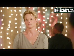 Amanda Leighton, Cierra Ramirez lesbian, Sexy scene in The Fosters (2013-2018) 14