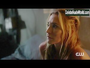 Eliza Taylor, Jessica Harmon lesbian, Sexy scene in The 100 (2014-2020) 8