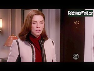 Julianna Margulies underwear, Sexy scene in The Good Wife (2012-2015) 16