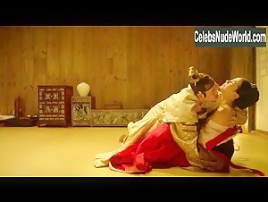 Jo Yeo-jeong butt, breasts scene in The Concubine (2012) 19
