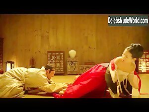 Jo Yeo-jeong butt, breasts scene in The Concubine (2012) 7