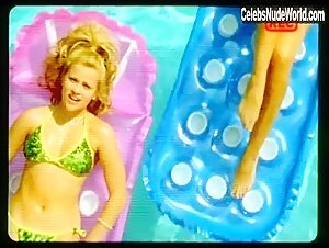 Jessica Cauffiel bikini, Sexy scene in Legally Blonde (2001) 12