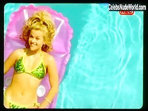 Jessica Cauffiel bikini, Sexy scene in Legally Blonde (2001) 17