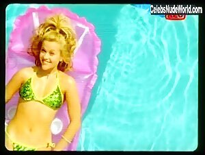 Jessica Cauffiel bikini, Sexy scene in Legally Blonde (2001) 20