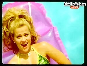 Jessica Cauffiel bikini, Sexy scene in Legally Blonde (2001) 3
